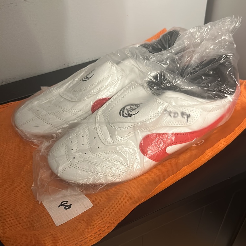 New never worn martial arts shoes size 40 unisex